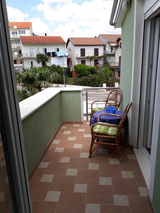 -Villa Sjor -Primosten-Apartmani- Has 2 Large Apartments And 2 Smaller Ones -Primosten Lokvice 6 ภายนอก รูปภาพ
