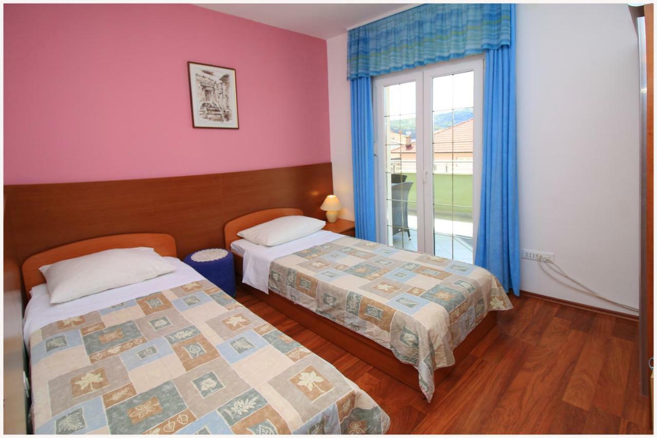 -Villa Sjor -Primosten-Apartmani- Has 2 Large Apartments And 2 Smaller Ones -Primosten Lokvice 6 ภายนอก รูปภาพ